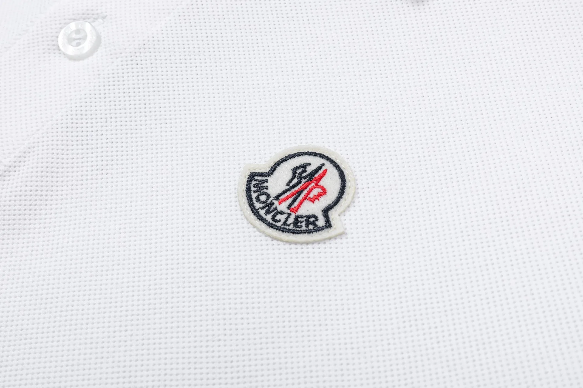 Moncler POLO Polo Polo Classic ， 。 Polo ， Classic 。Classic ， 。 。 ：Black White Size：MLXLXXL